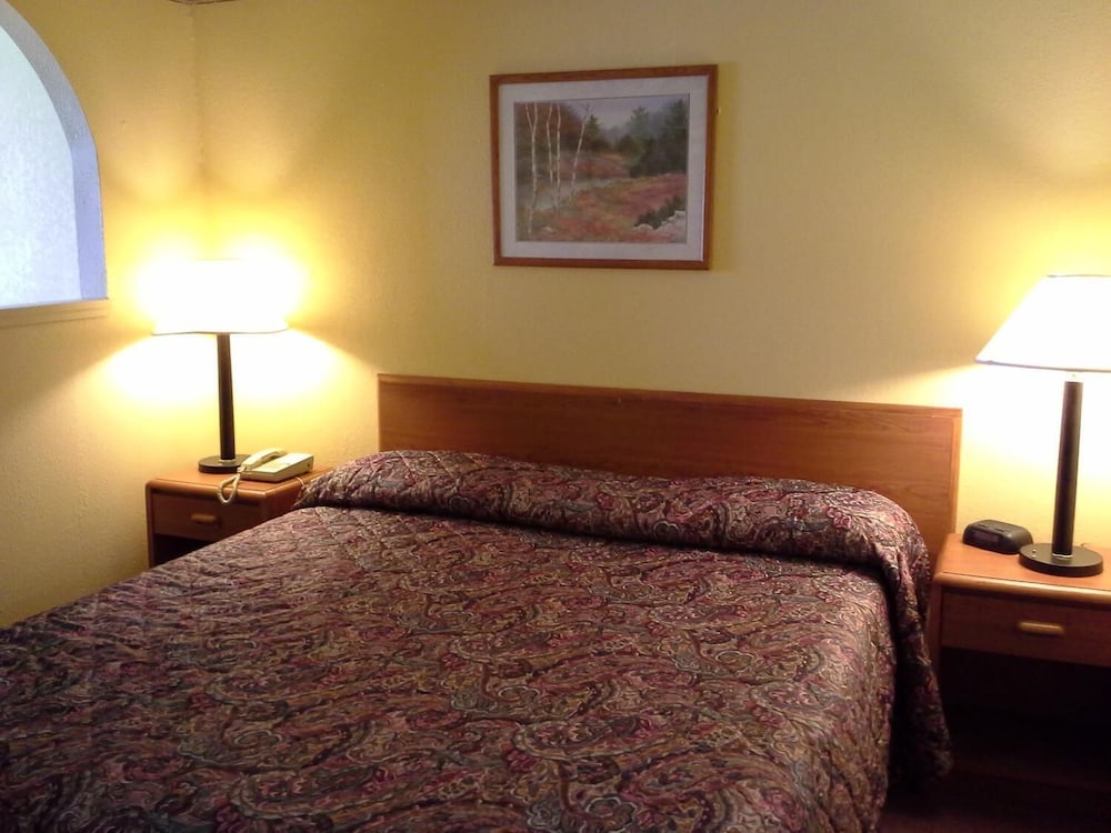 TRAVELODGE TULSA 8/17