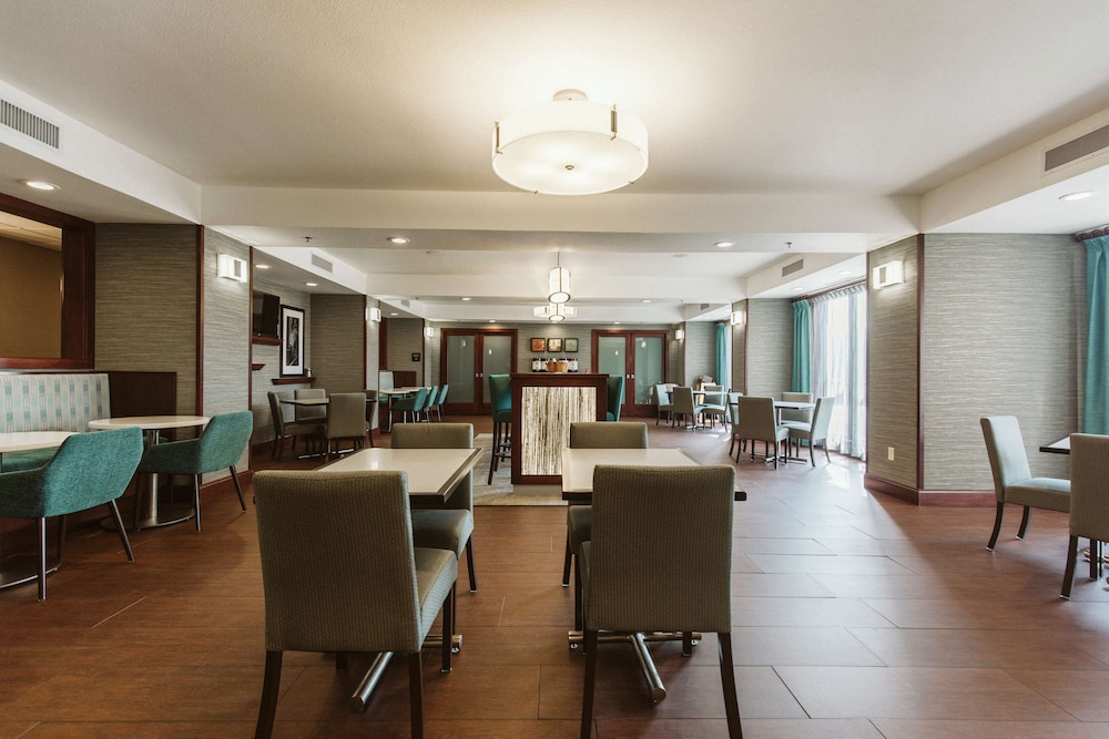 Hampton Inn Bismarck 56/78