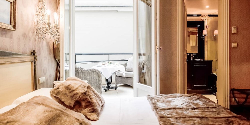 Hotel Chateaubriand 16/48