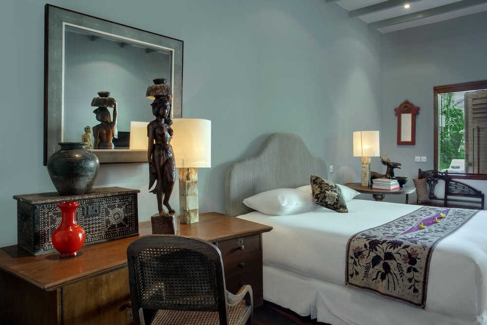 Room & Vespa 3 10/28