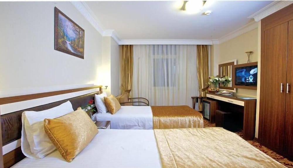 STANDARD, DOUBLE OR TWIN BED, CITY VIEW