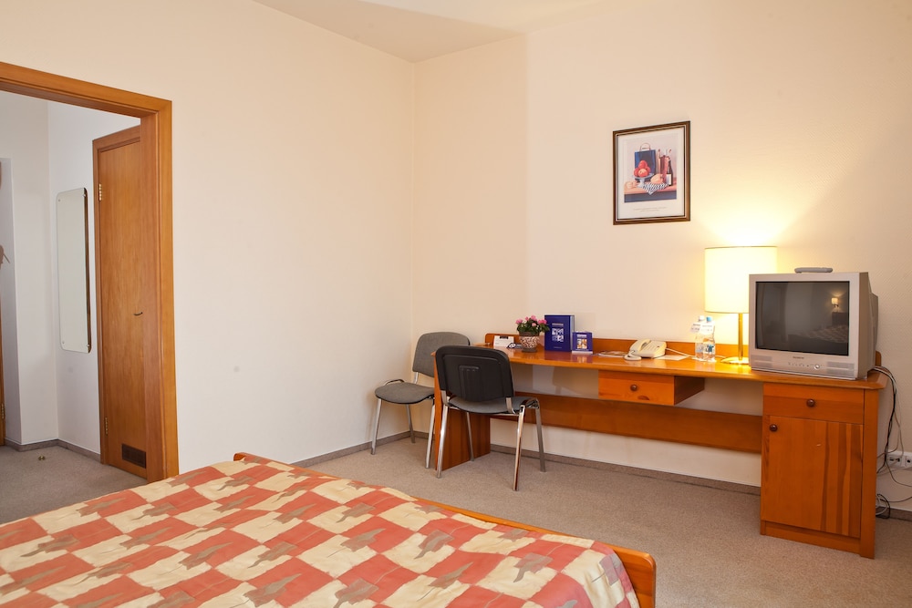 KOLONNA HOTEL BRIGITA 37/48