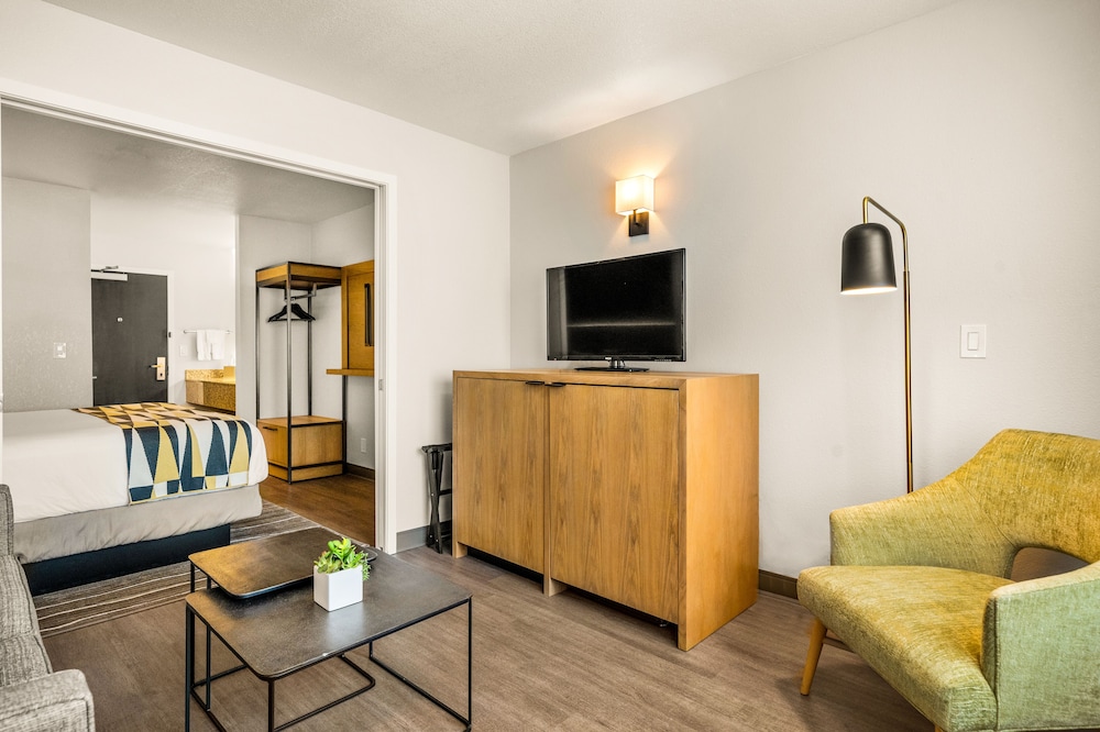 Oxford Suites Redding 45/64