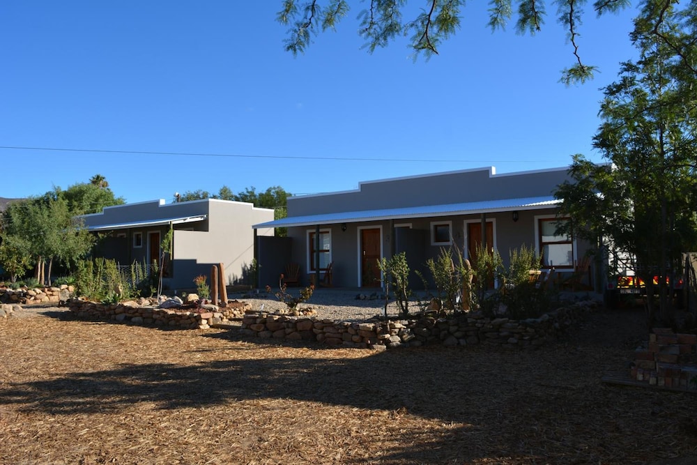 Travellers Rest 42/43