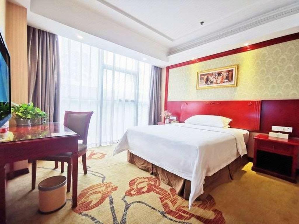 Vienna Hotel (Chongqing Changshengqiao Metro Station) 19/53
