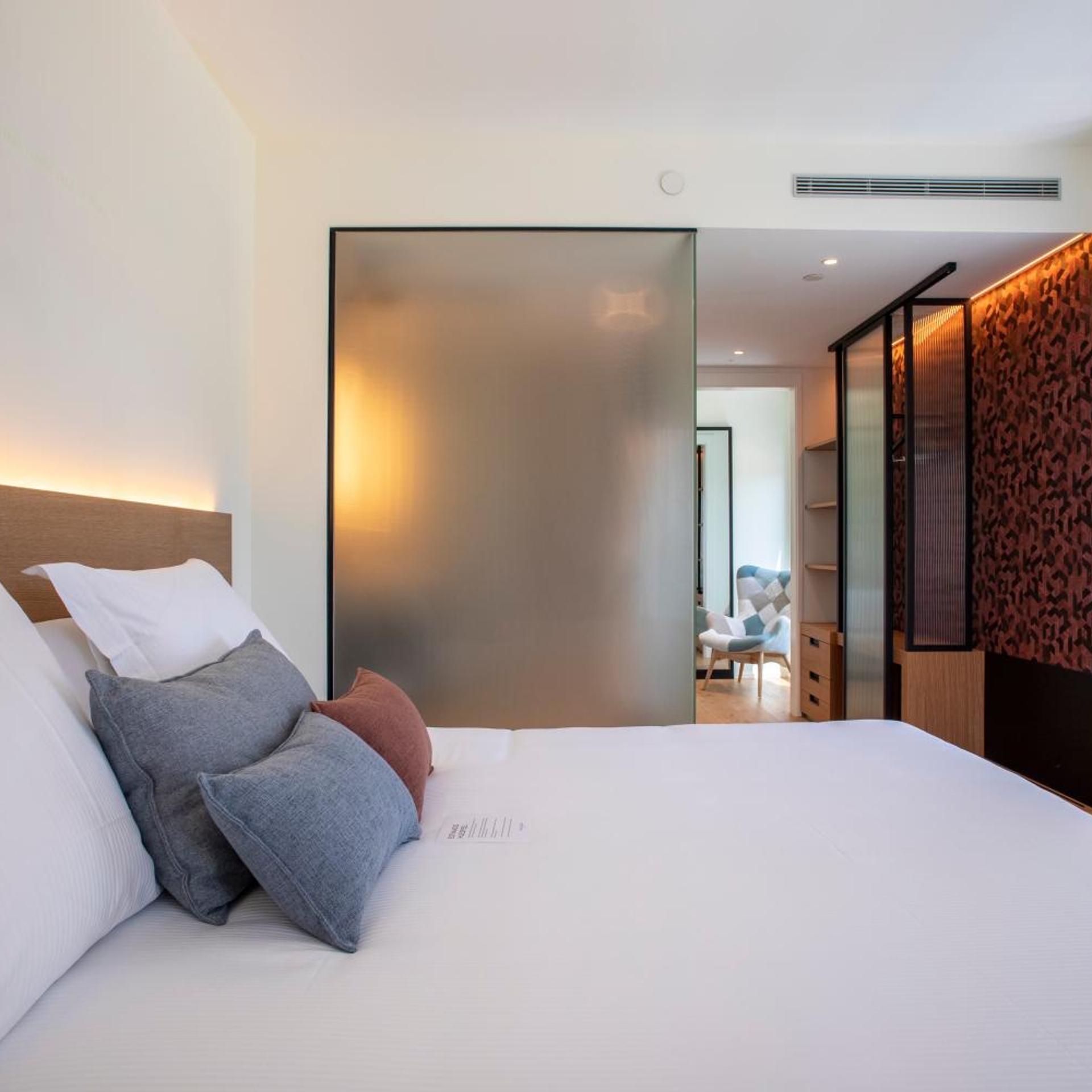 Deluxe, Double Bed