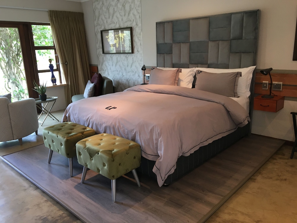 Lily Pond Country Lodge 17/82