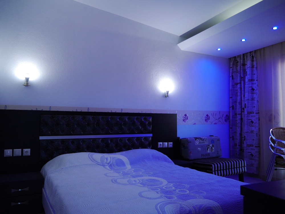 Blue Bay Beach Hotel 10/50