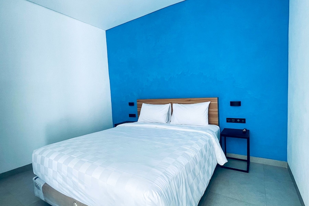 Pool, Deluxe, King Bed