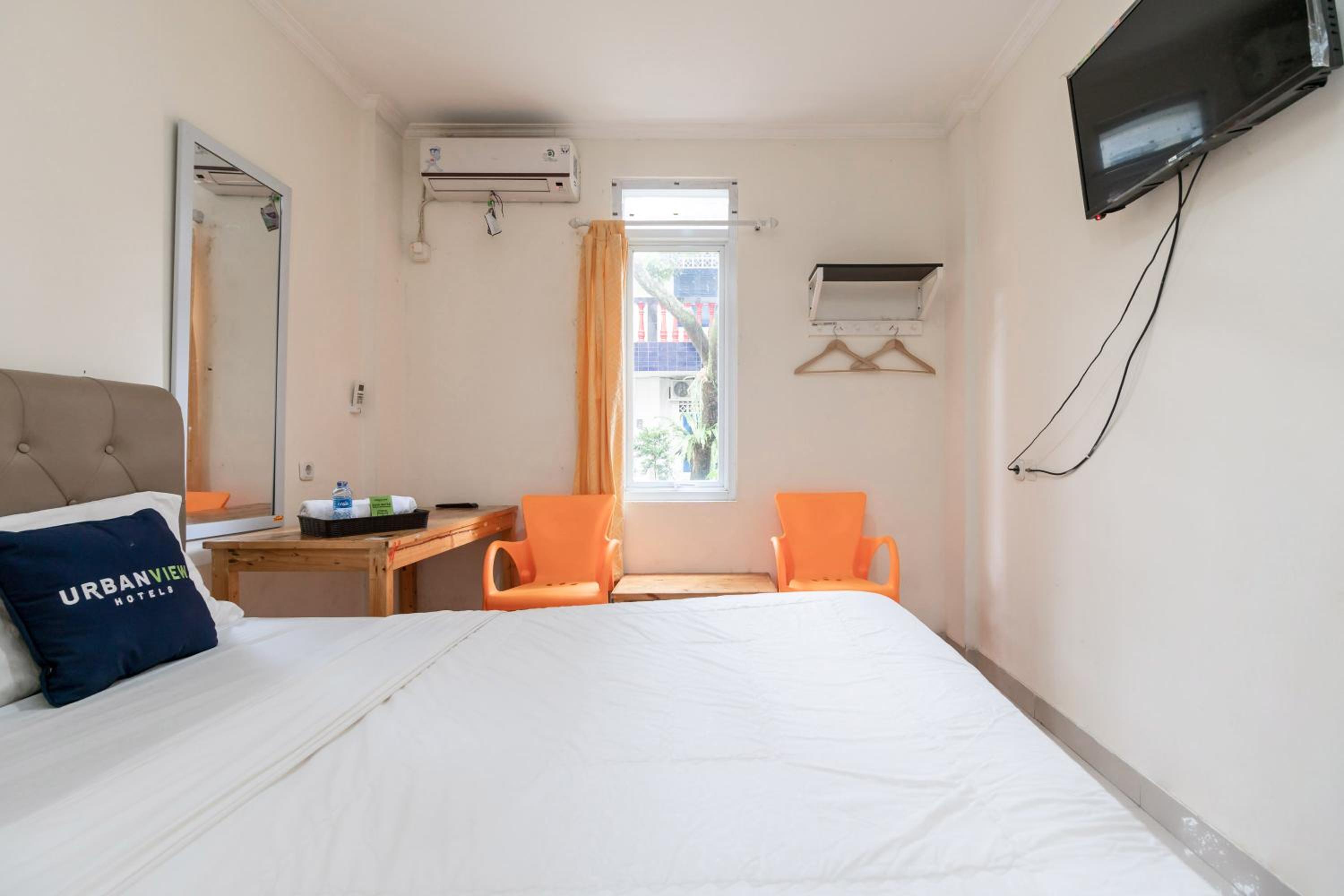 Reddoorz Plus Near Upn Veteran Jakarta 9/50