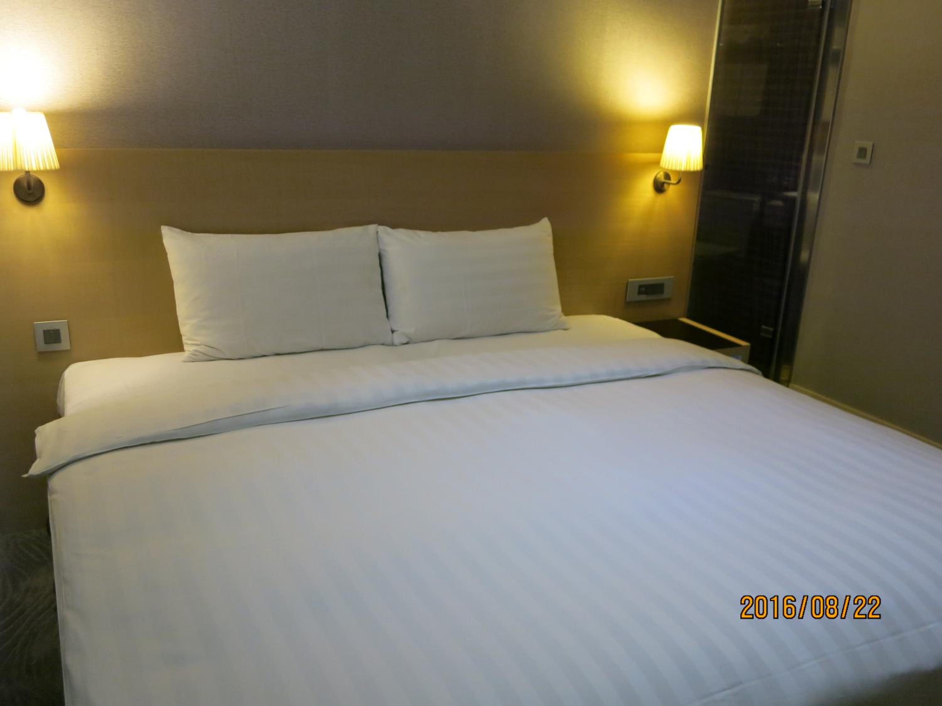 Room, Double Bed, No Window