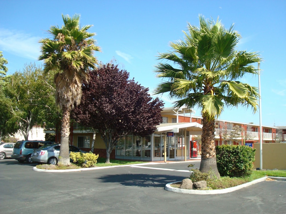 Heritage Inn 1/57
