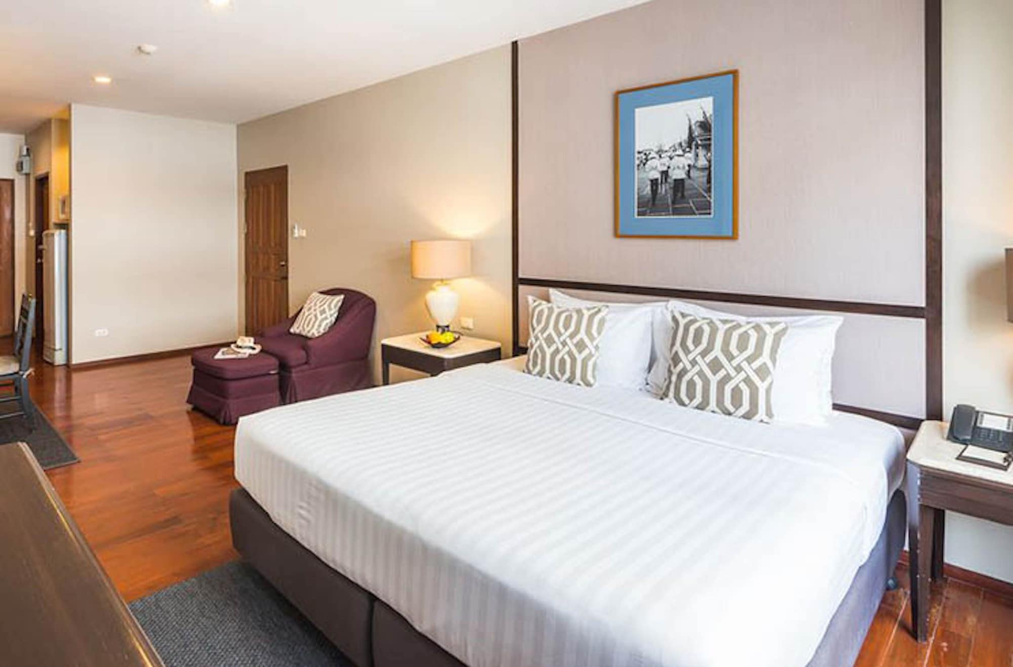 DELUXE, SUITE, KITCHEN