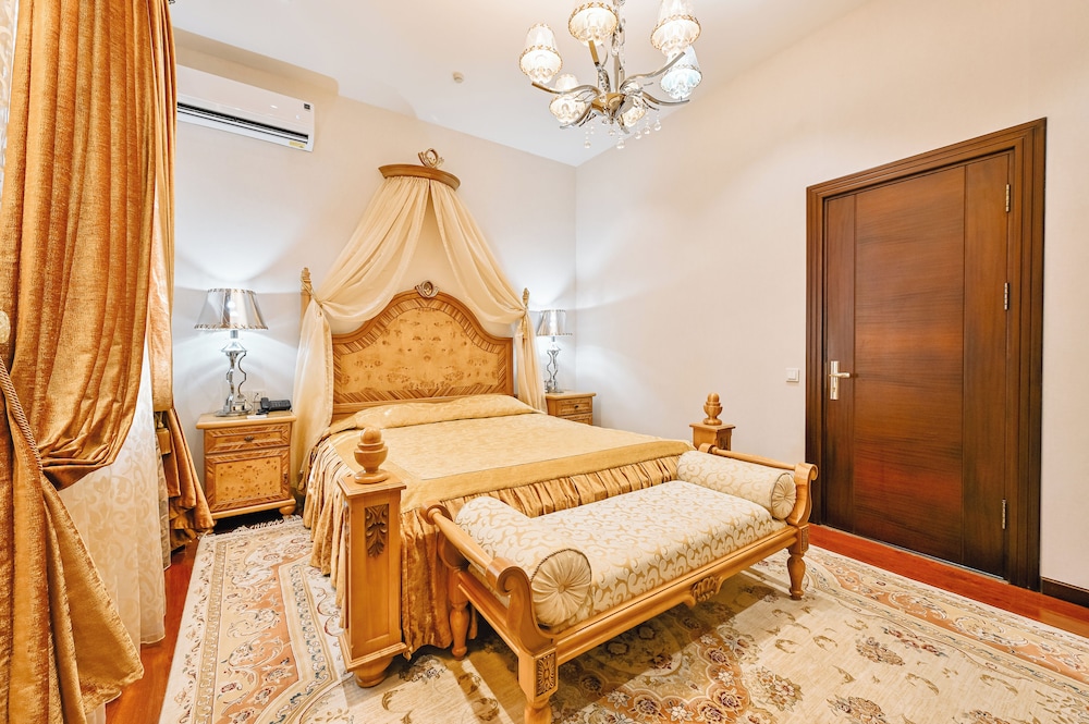 Senior, Suite, King Bed