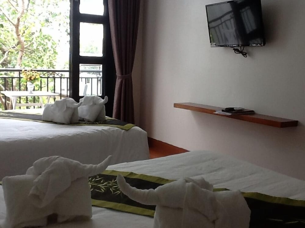 BLUE LAKE HOMESTAY 41/56