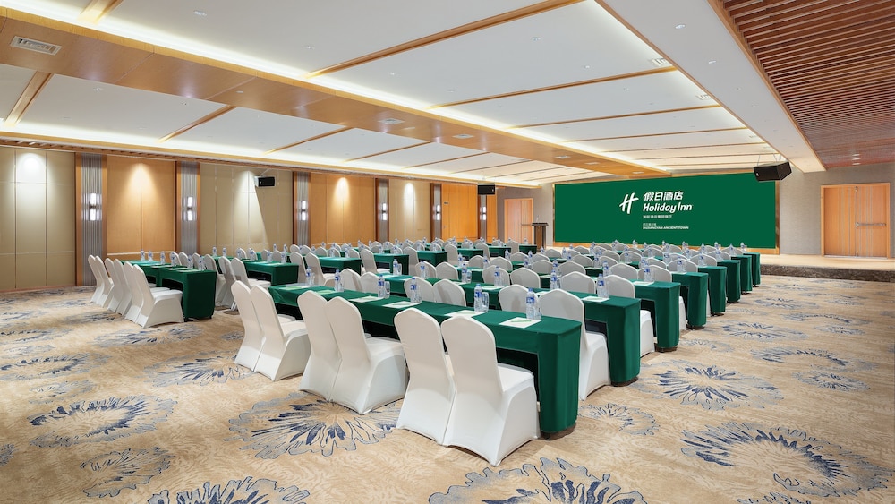 Holiday Inn Dujiangyan Ancient Town 35/50