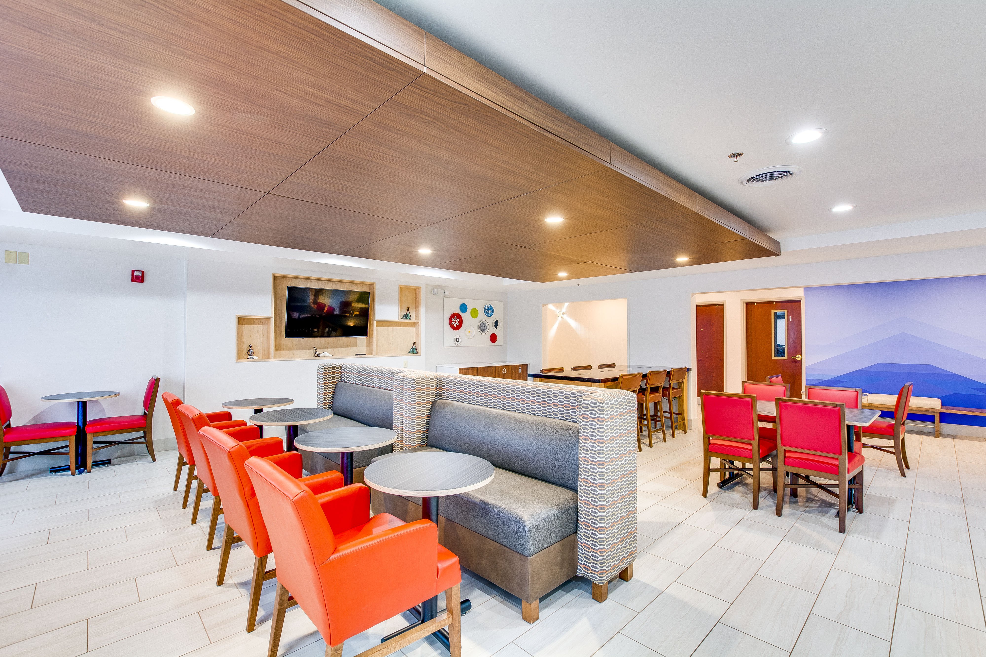 Holiday Inn Express Vincennes 37/54