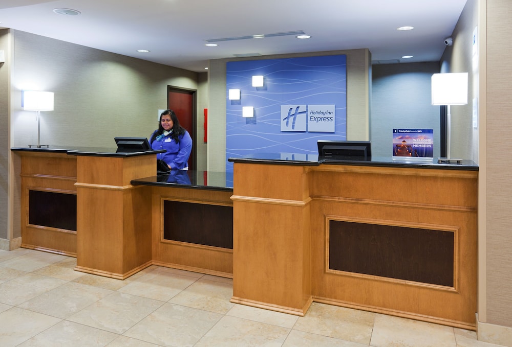 Holiday Inn Express Hotel Suites Rochester 10/51