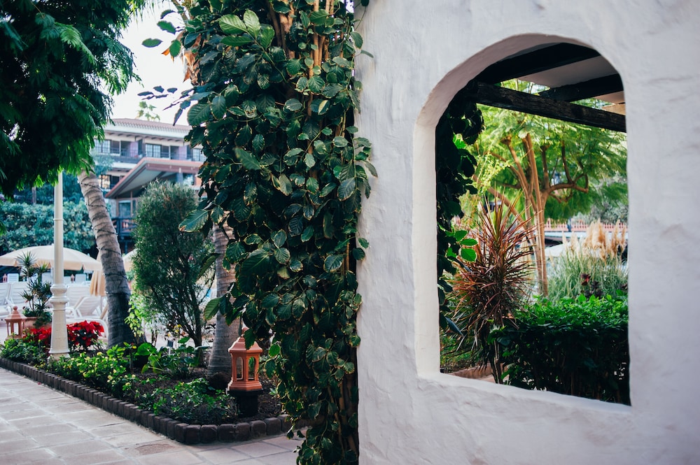 Parque Tropical Hotel 8/66