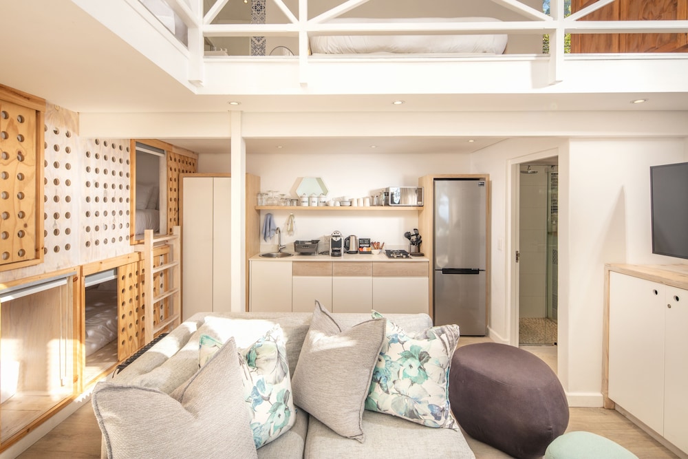 The Bungalow 33/50