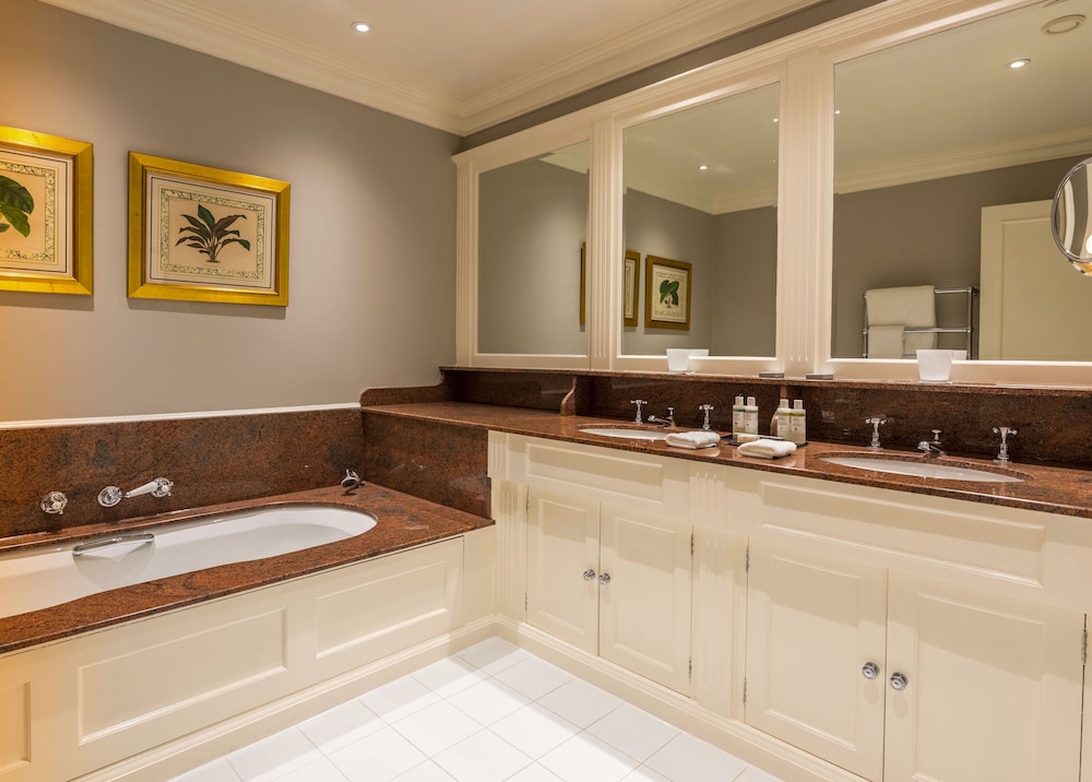 DUPLEX, COACH HOUSE, SUITE