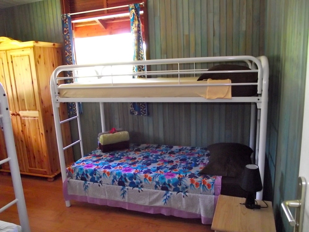 Moorea Surf Bed And Breakfast Hostel 12/32