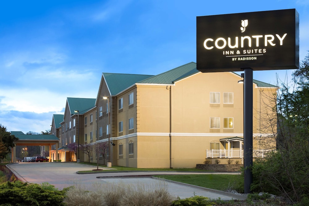 Country Inn & Suites by Radisson, Columbia, MO 1/40