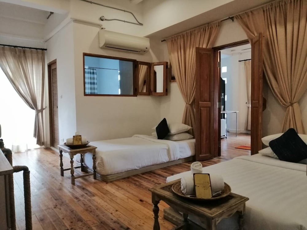 Cozy, Family, Queen and Twin Beds