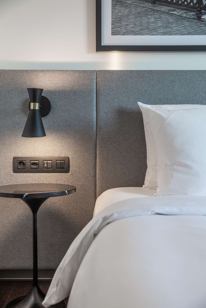 Radisson Hotel Zurich Airport 30/70