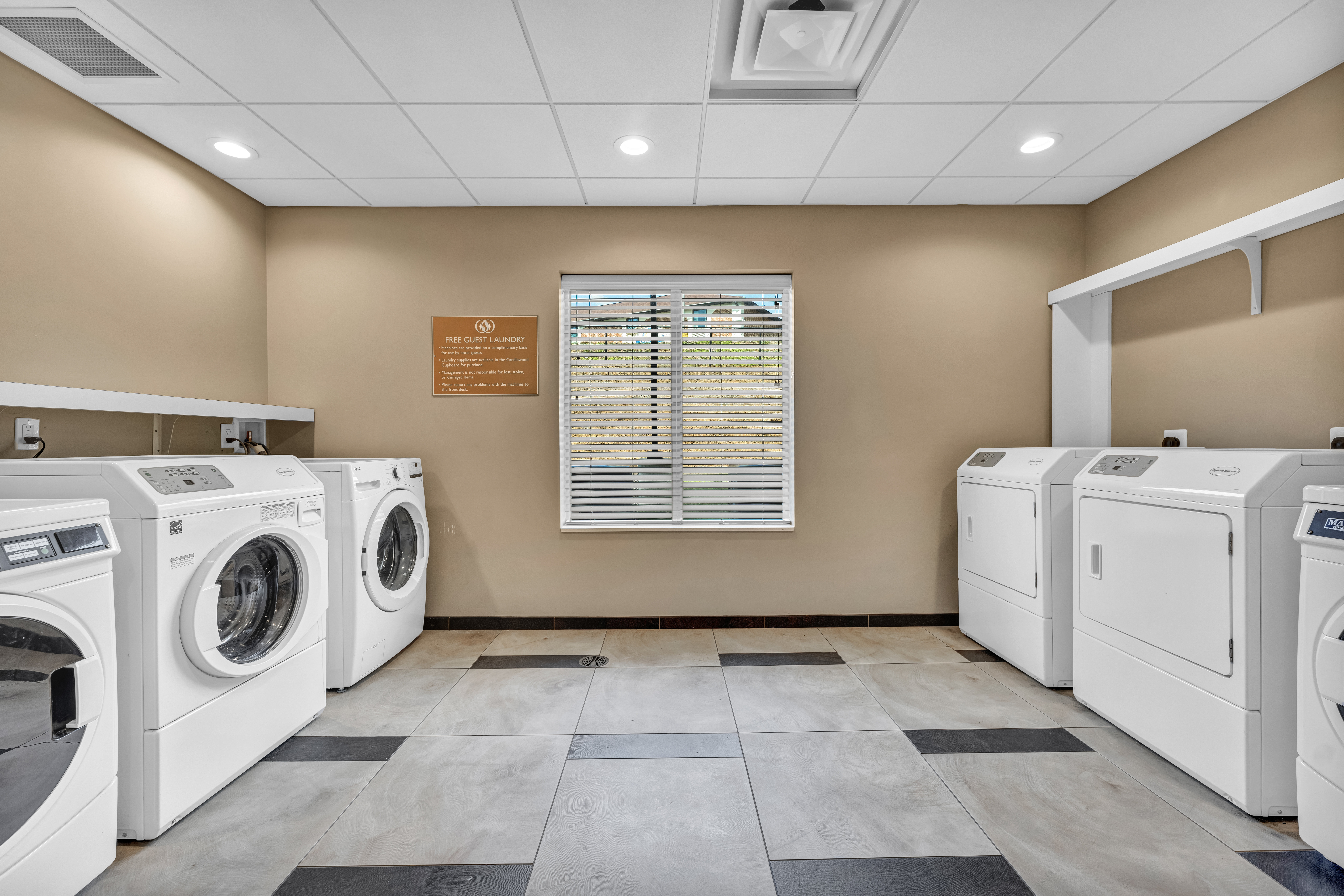 CANDLEWOOD SUITES DUMFRIES - QUANTICO 8/63