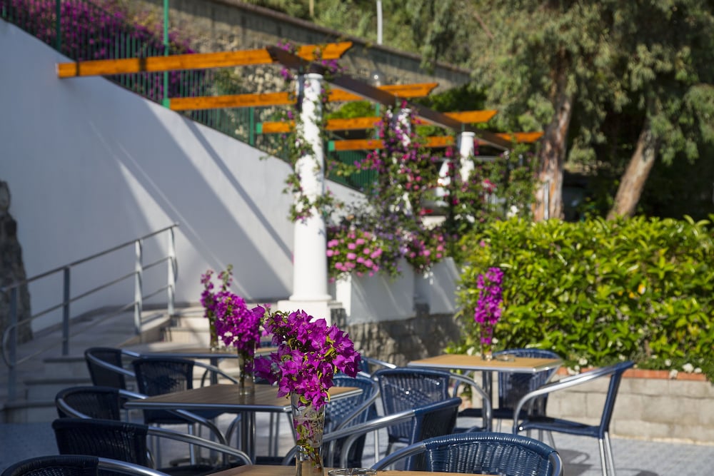 Hotel La Mandorla 47/50