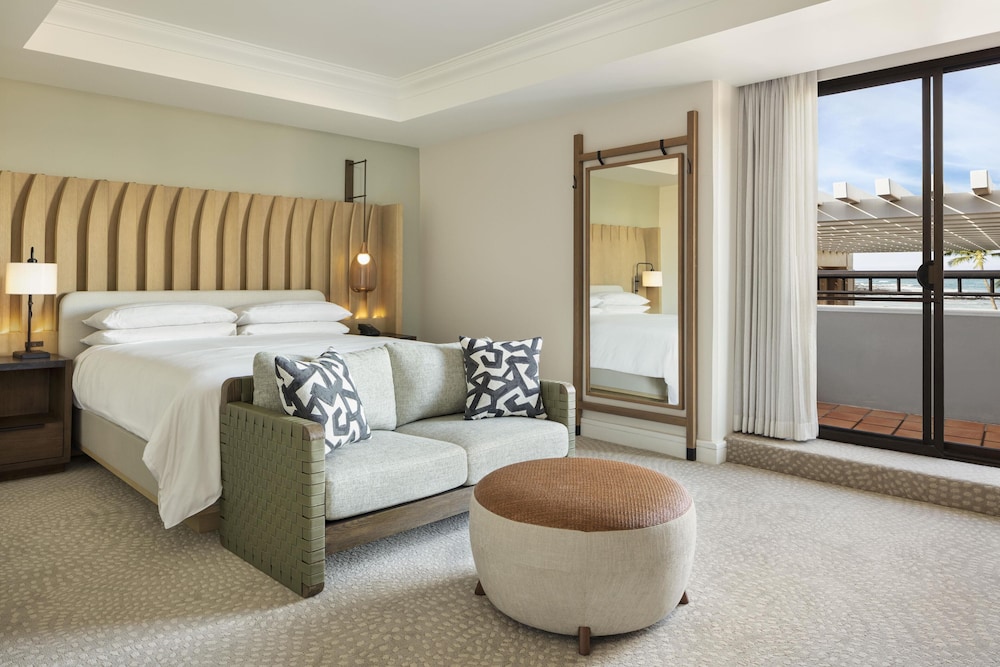1 Bedroom, Renovated, Royal, Palace, Ocean, Suite, King Bed, Ocean View, Sofa