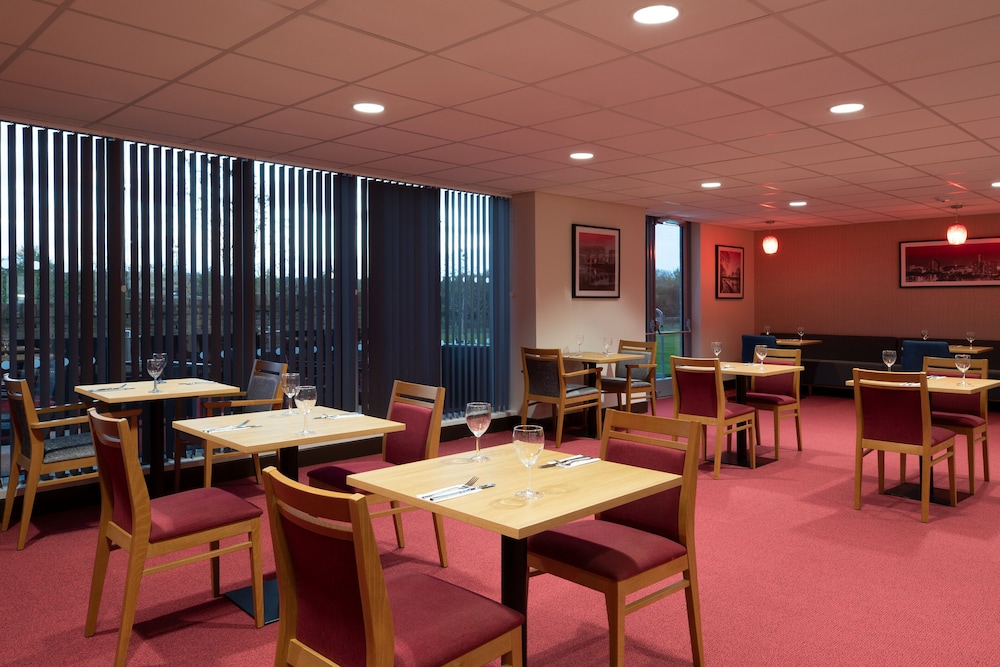 Ramada by Wyndham Leeds East 36/47