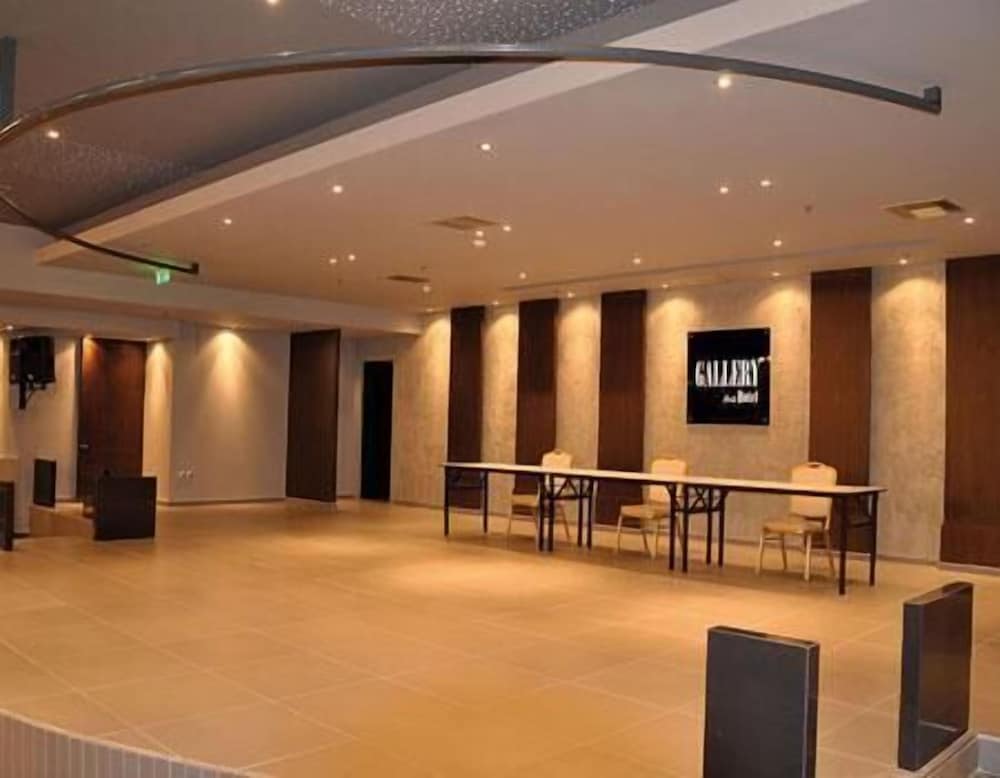 Gallery Art Hotel 58/68