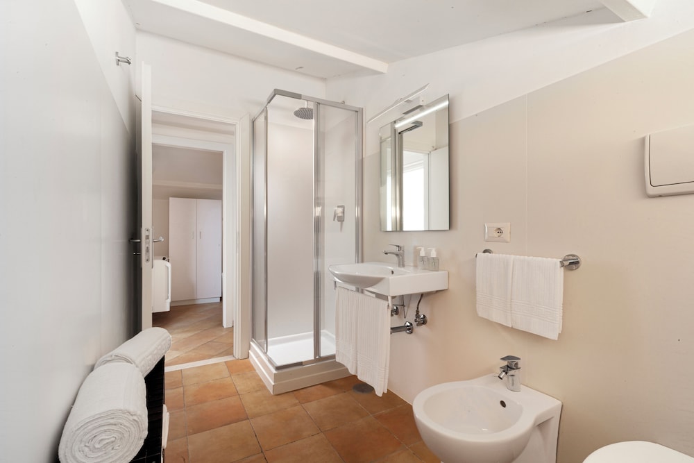 Tasso Suites 67/71