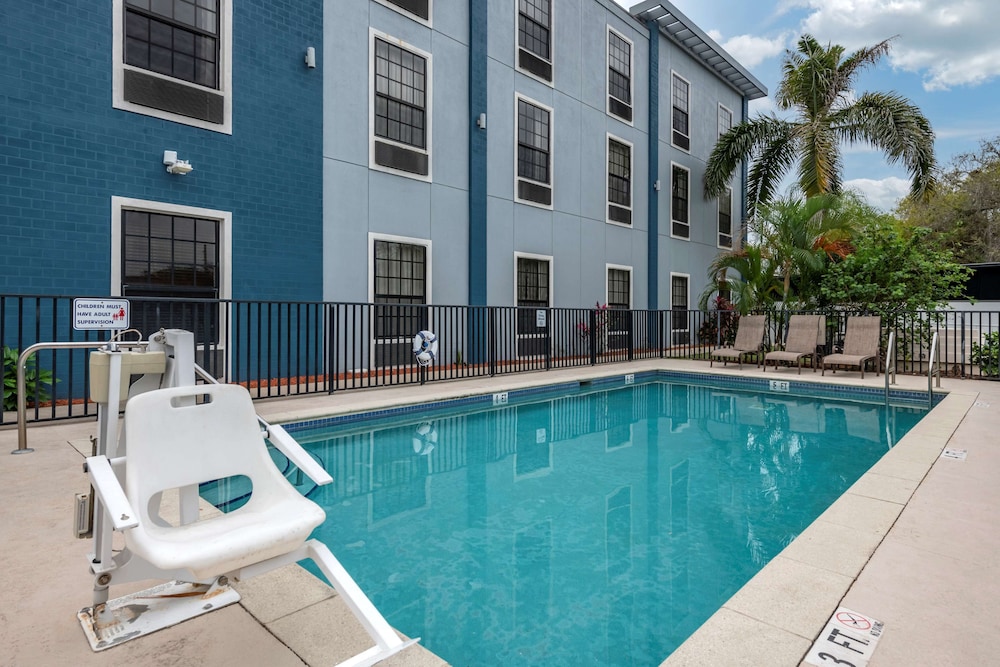 Best Western Plus Bradenton Gateway Hotel 7/29