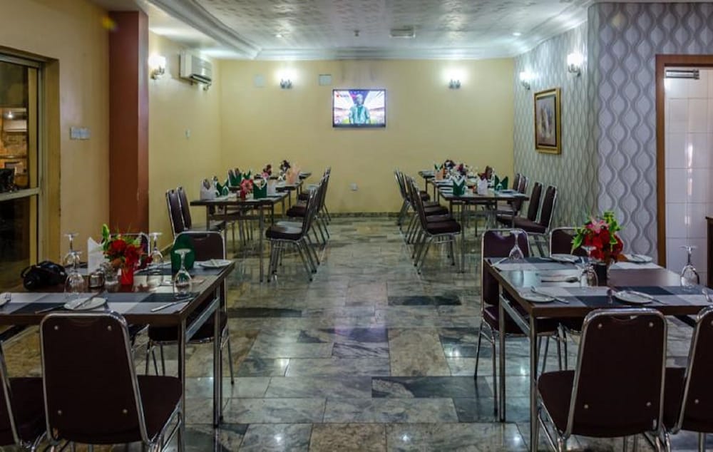 3j Apos S Hotel Ltd 55/64