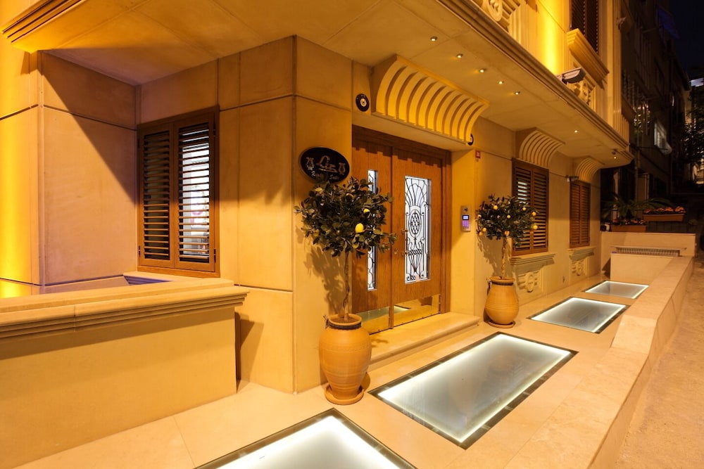 Lir Residence Suites 38/43