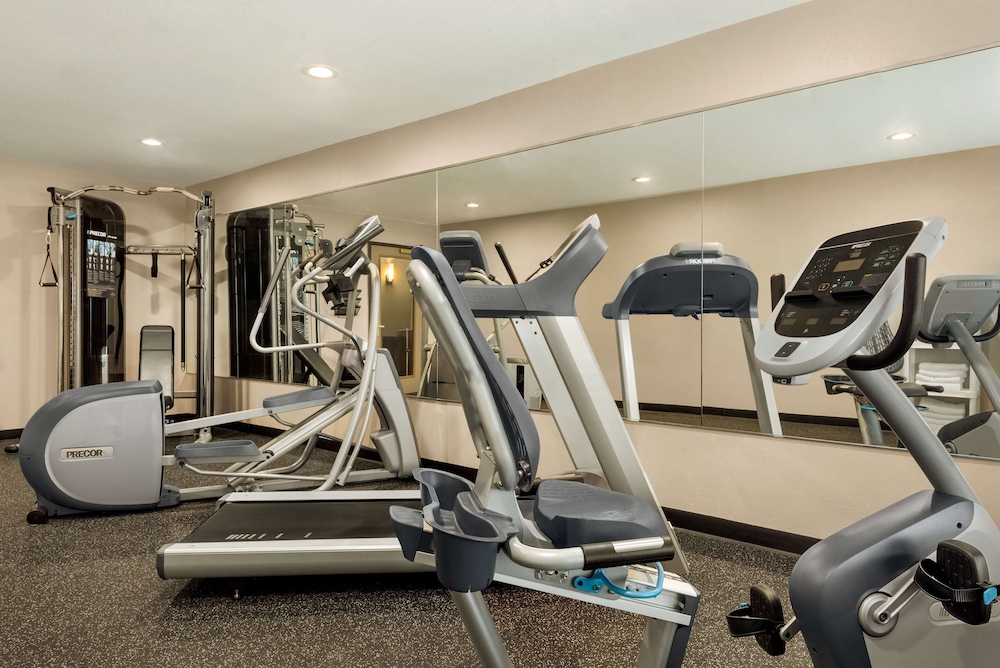 Country Inn & Suites By Radisson, Decorah, IA 31/42