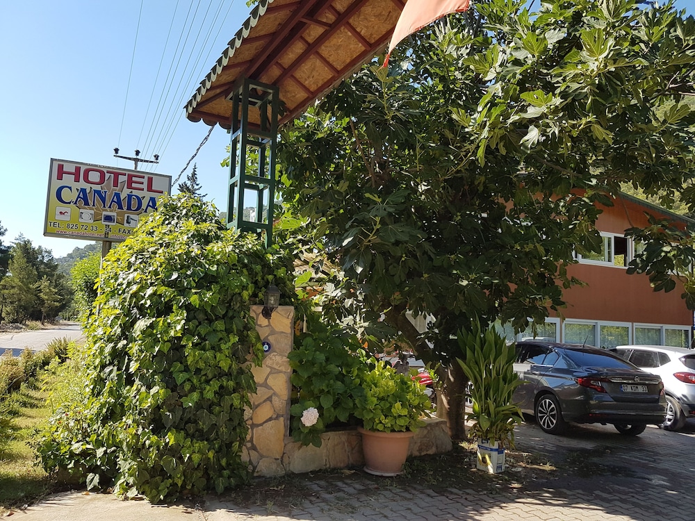 Canada Hotel & Bungalows 34/50