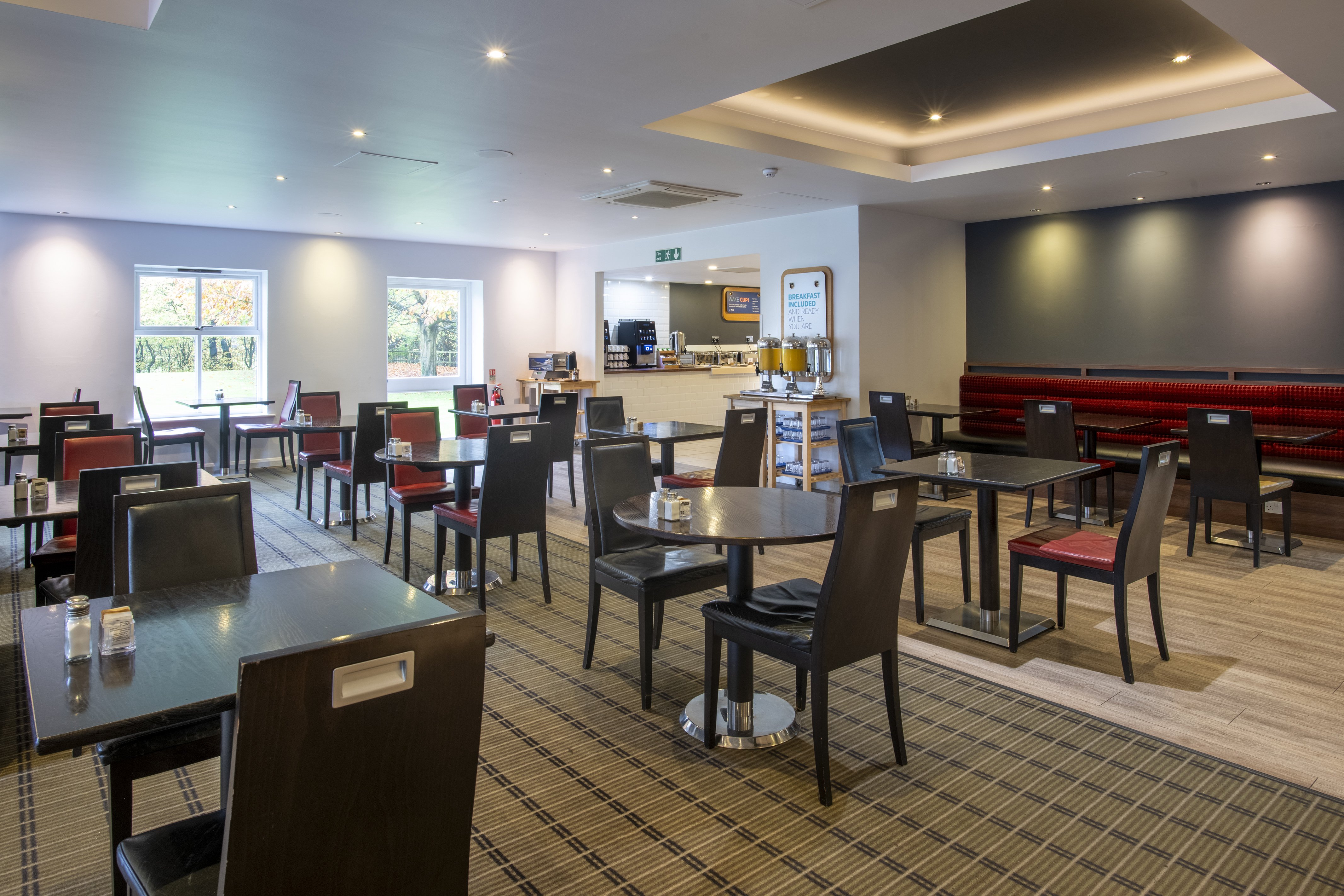Holiday Inn Express Warwick Stratford Upon Avon 18/34