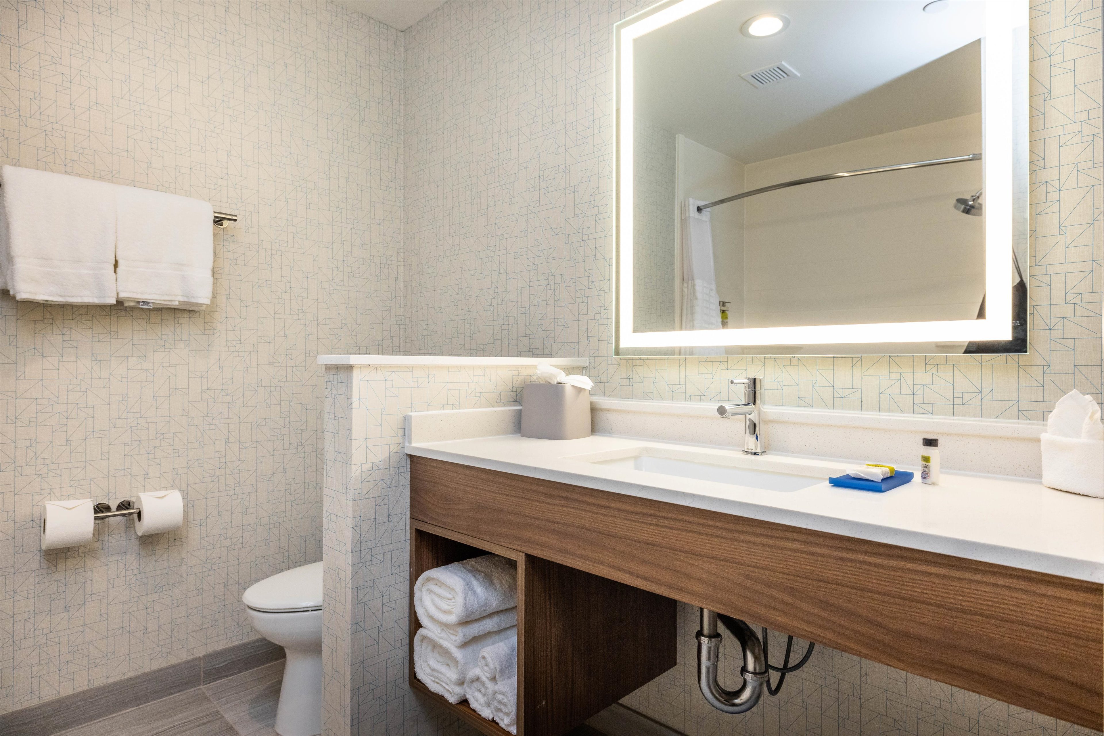 غرفة قياسية بسريرين كوين، HOLIDAY INN EXPRESS AND SUITES SAN JOSE SILICON VALLEY 5/5