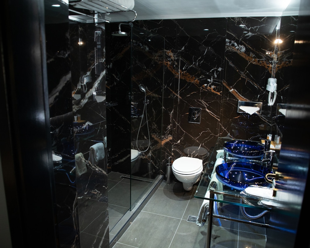 Andromeda Suites and Apartments 46/48