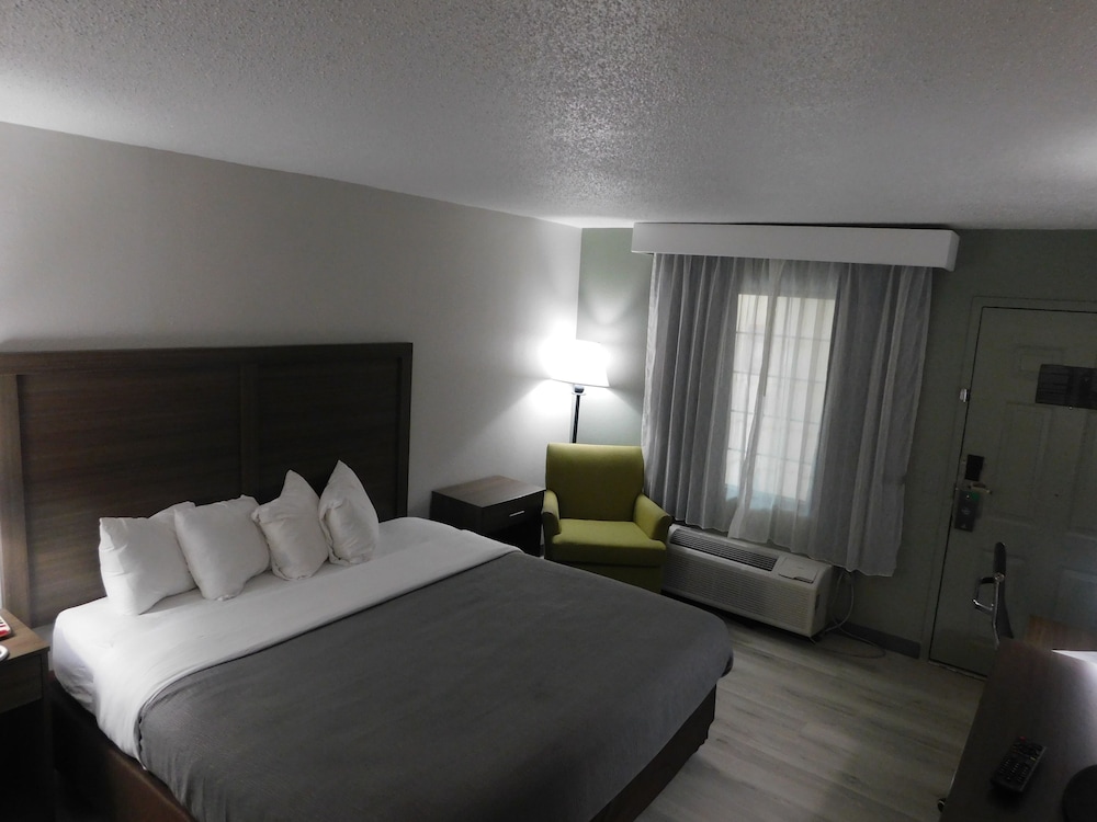 ROOM, KING BED