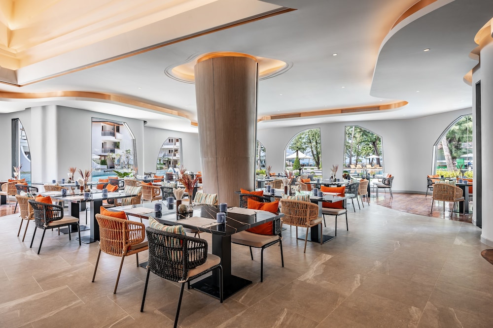 Amora Beach Resort Phuket 54/75