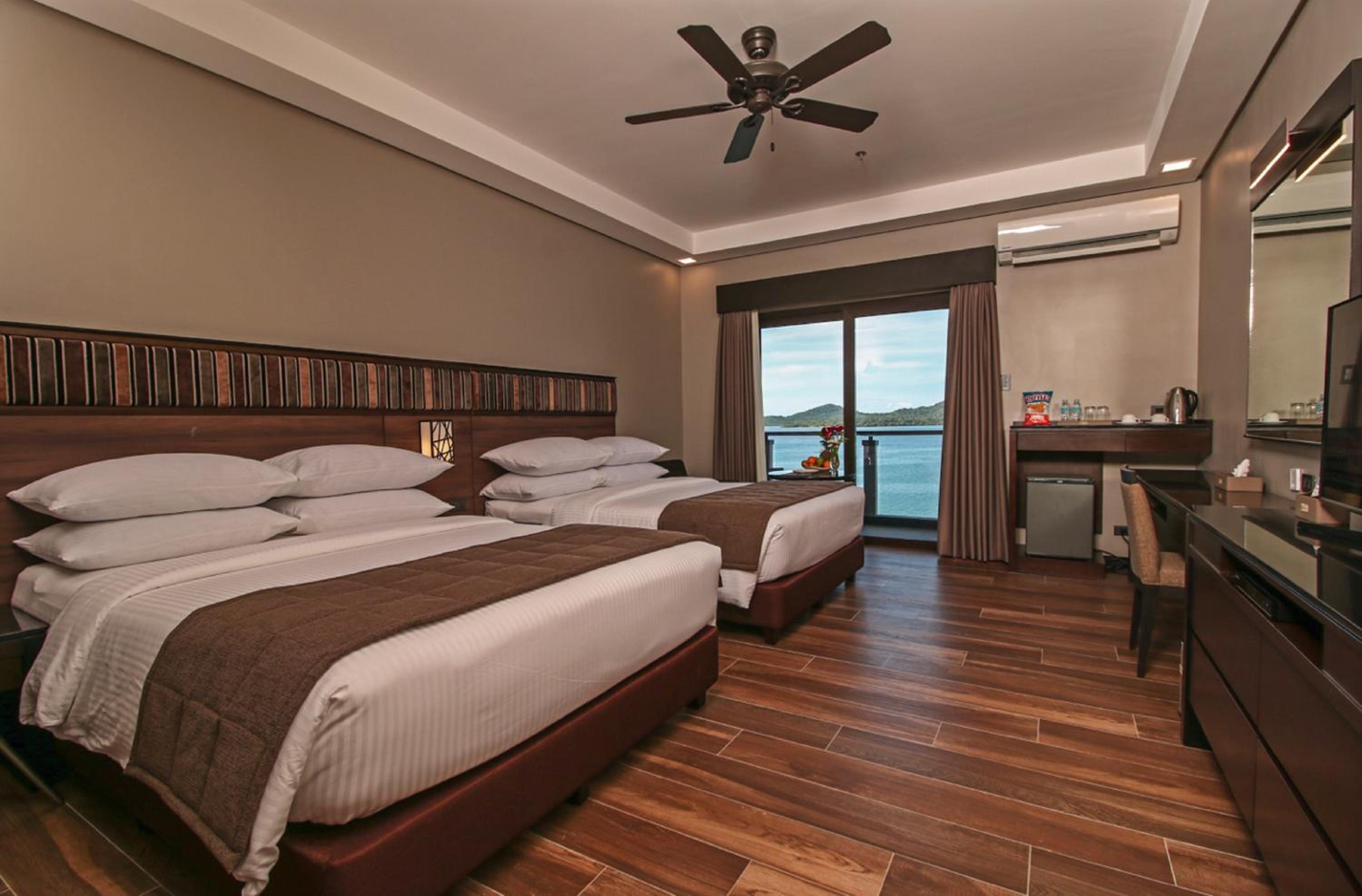 Room, Queen Bed, Bay View