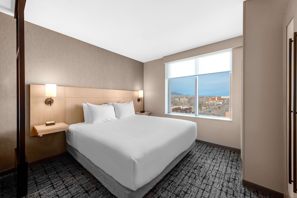 ROOM, KING BED, SOFA