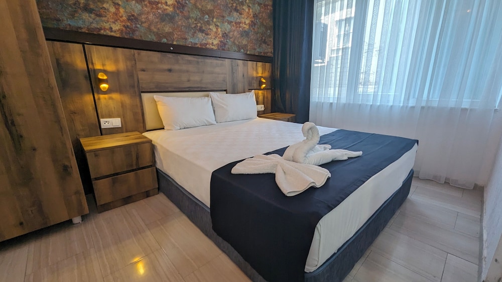 Ramona Kale Hotel 4/16