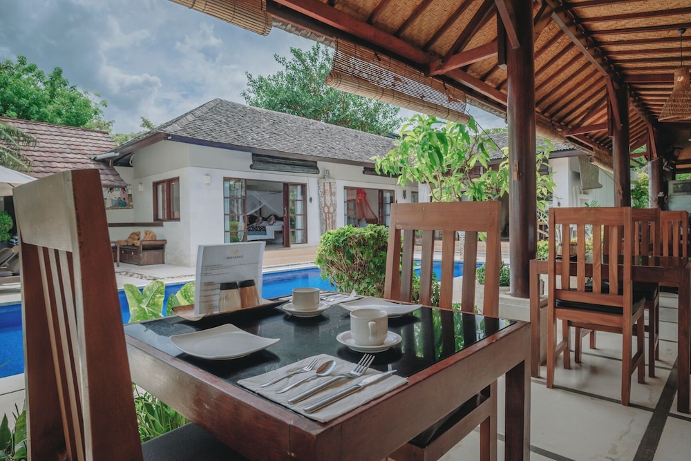 Frangipani Beach Villa 58/68