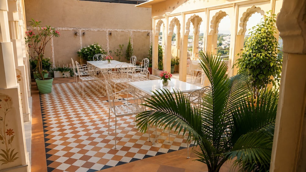 Hotel Amar Kothi 42/46